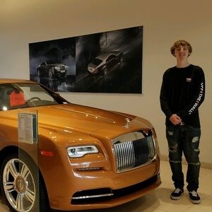 Meet your Posher, Levi